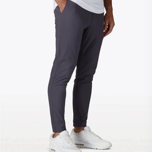 Cuts AO Jogger Cast Iron Size Small *flaw